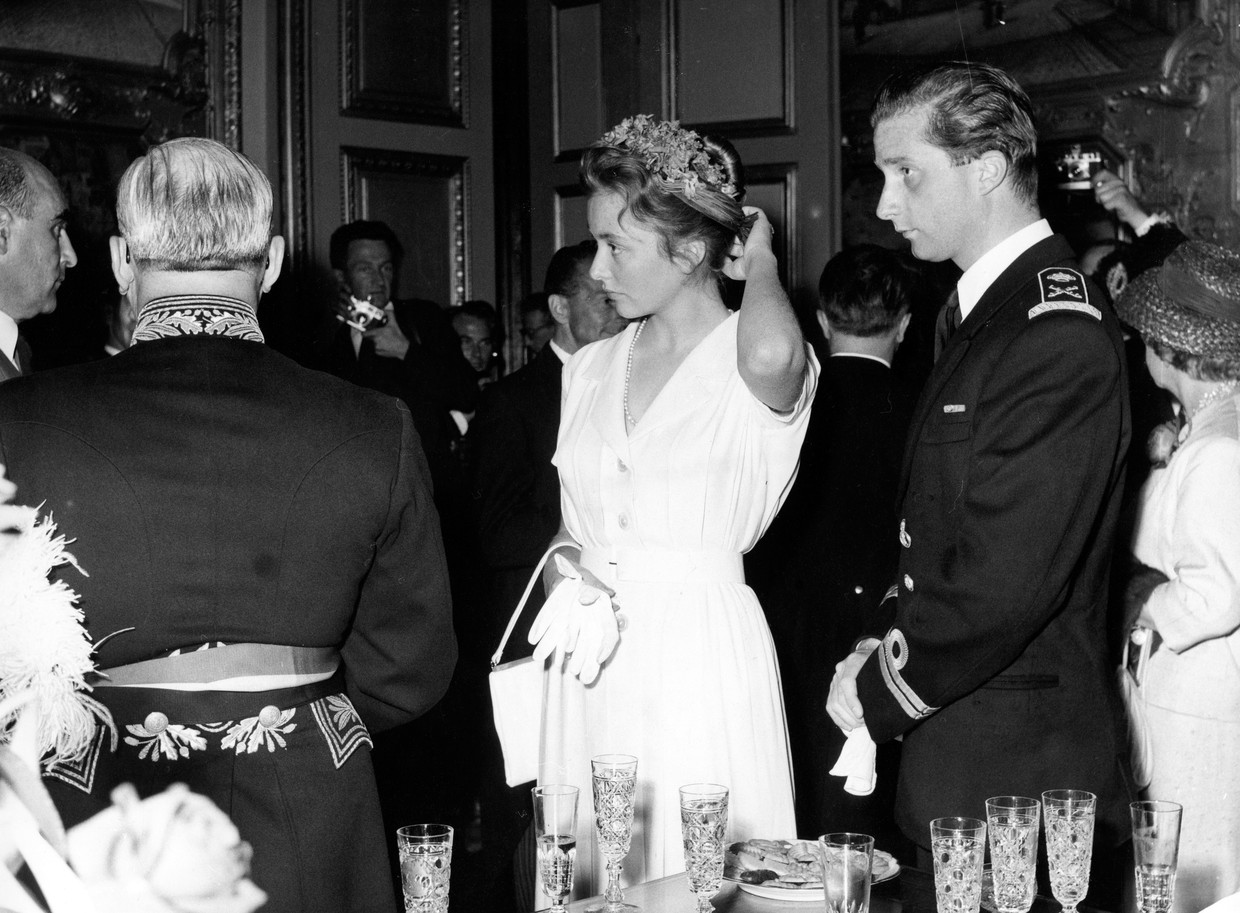 Paola en toenmalig prins Albert in de zomer van 1959. Beeld BELGAIMAGE