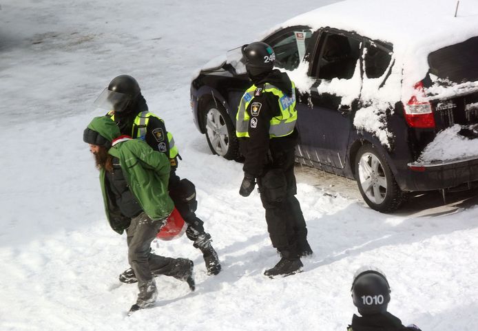 Ook werden verschillende arrestaties verricht door de politie in Ottawa. (19/02/2022).