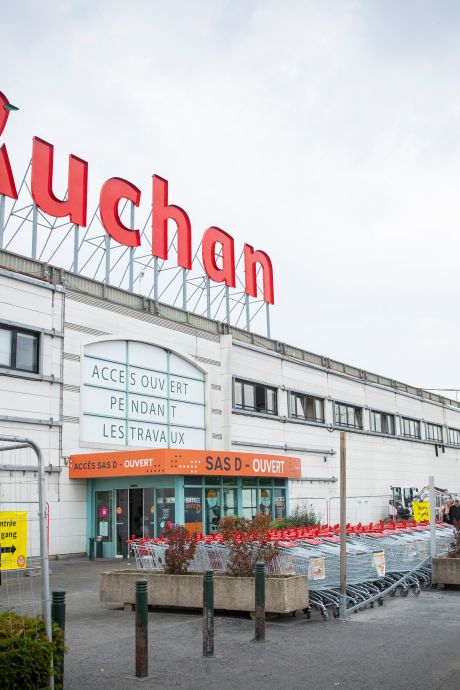 Un salarié d’Auchan écarté pour avoir... chanté dans les rayons: “On nage en plein délire”