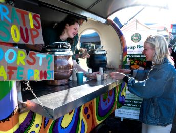 Gratis soep (én disco) in het Griftpark, om voedselverspilling tegen te gaan: ‘Geslaagd feestje!’