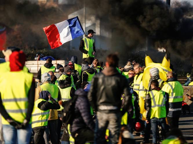 Franse politie bereidt zich gespannen voor op eerste verjaardag van de ‘gele hesjes’ en verbant hen van Champs-Elysées
