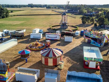 Kermis keert terug naar Dorpsplein Geffen, maar laat de horeca achter bij de molen