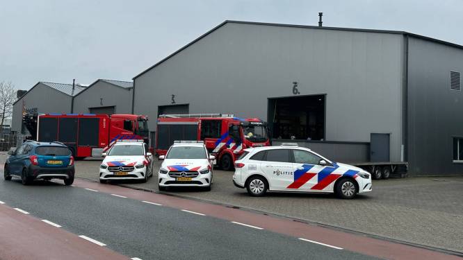 Bedrijfsongeval in Nijverdal: man raakt bekneld in zaagmachine en overlijdt