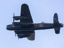 Flypast Lancaster eert op 4 mei slachtoffers gecrashte bommenwerper Kloosterhaar: ‘Direct gevoel dat het goed zou komen’