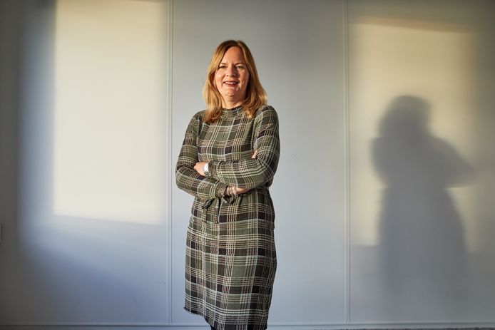 Volgens Debbie Maas, bestuurder van Veilig Thuis Rotterdam Rijnmond, moeten mensen ook bij een avondklok naar buiten kunnen als spanningen thuis hoog oplopen.