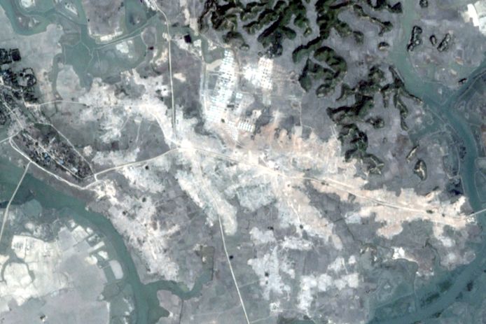 Satellietbeelden tonen de systematische vernieling van Rohingya-dorpen in Myanmar, zegt HRW.