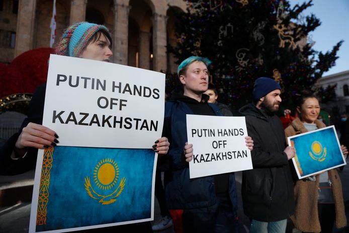 Proteste in Georgia dopo l'invio delle forze russe in Kazakistan per reprimere le manifestazioni.