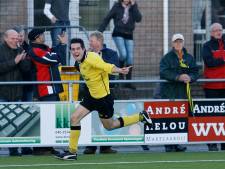 Prachtig afscheid Niek van Boekel: UNA-icoon scoort honderdste competitiegoal in zijn laatste duel