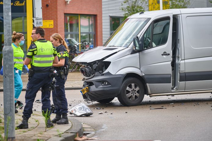 Twee mensen gewond bij ongeluk in Breda.