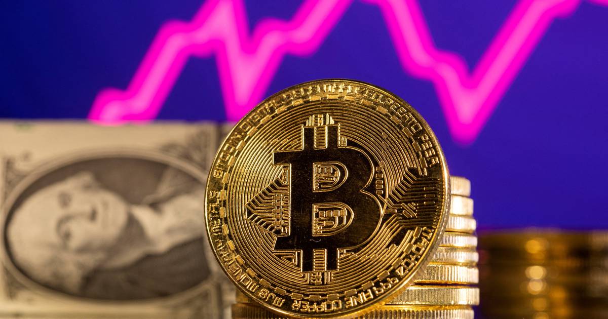 Bitcoin price continues to rise: cryptocurrency now worth ,000