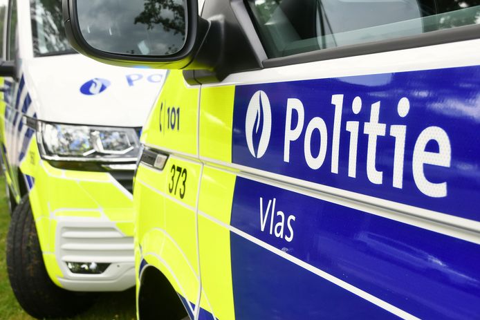 De politiezone Vlas voerde maandag controles uit in zes bars en nachtclubs in Kortrijk en Kuurne