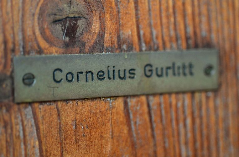 Het naamplaatje van Cornelius Gurlitt op de deur van zijn huis in Salzburg. Beeld belga