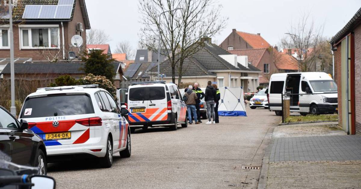 Overleden man aangetroffen in auto in woonwijk Scherpenisse