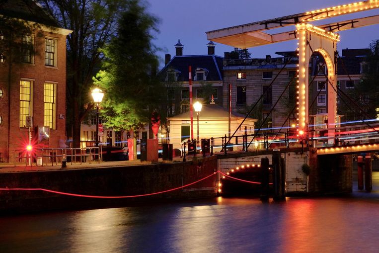 Een rode draad van 6,5 km Beeld Amsterdam Light Festival