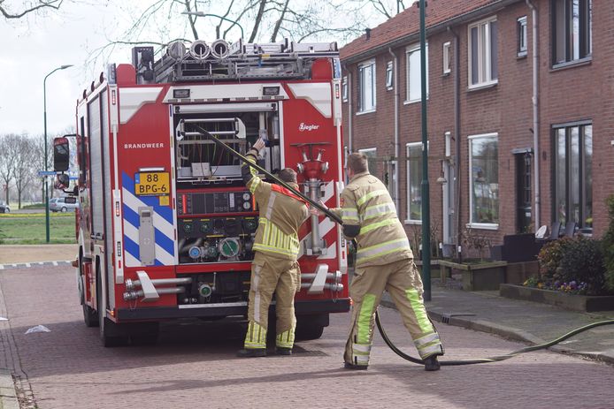 De brandweer kon de brand in de schuur in Bunschoten snel blussen