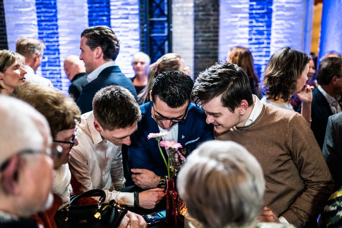 Lang was het onduidelijk hoeveel zetels elke partij zouden krijgen.