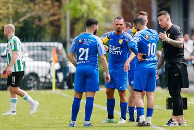 Tarik Divarci gestopt als ‘td’ bij DHSC, club nadert akkoord met nieuwe coach, nacompetitie ver weg