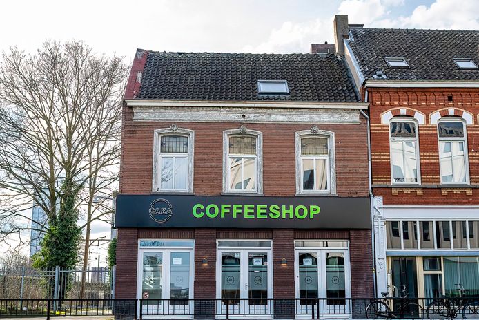 Coffeeshop Caza aan de Gasthuisring in Tilburg is beschoten.