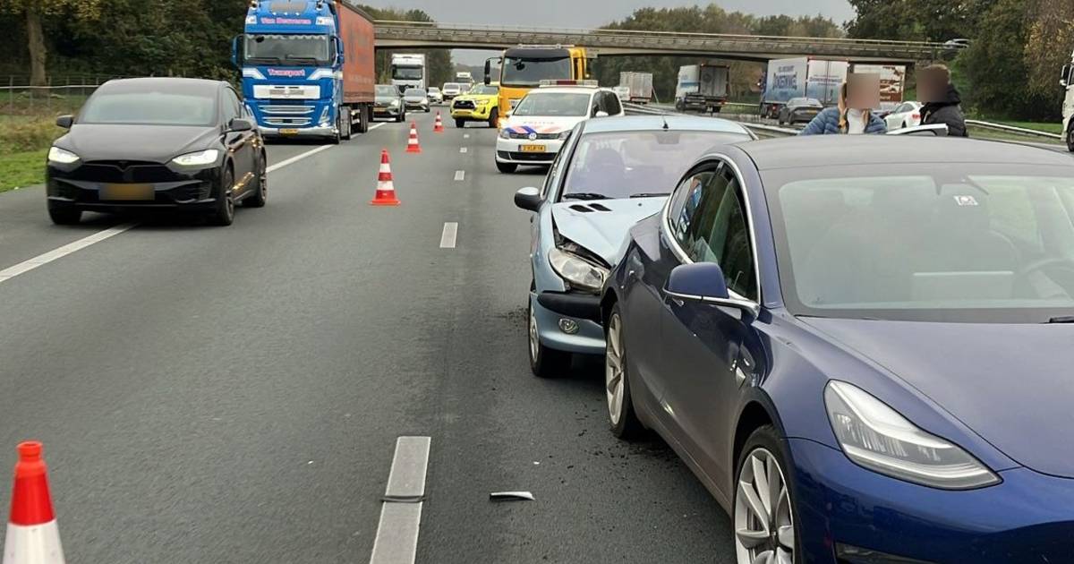 Bijna een uur file door ongeval op de A50 bij Ravenstein richting Arnhem