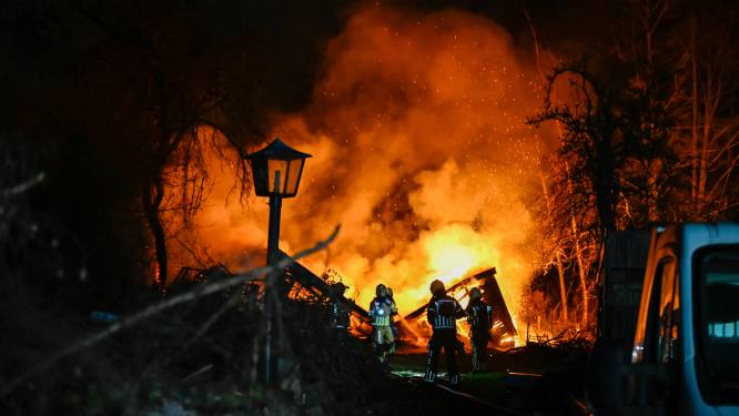 Chalet gaat in vlammen op in Almelo