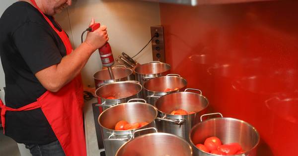 Een dag bij de Ketchupfabriek: 'Zo veel koken, dan zit er een steekje aan je los' - Eindhovens Dagbl