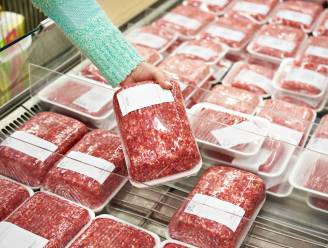 Kan je de houdbaarheid van vlees verlengen door het al te bakken en in de koelkast te bewaren?