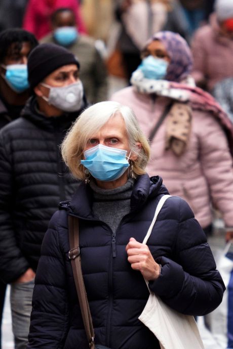 Le recul des infections se confirme, le taux de reproduction repasse sous le seuil de 1