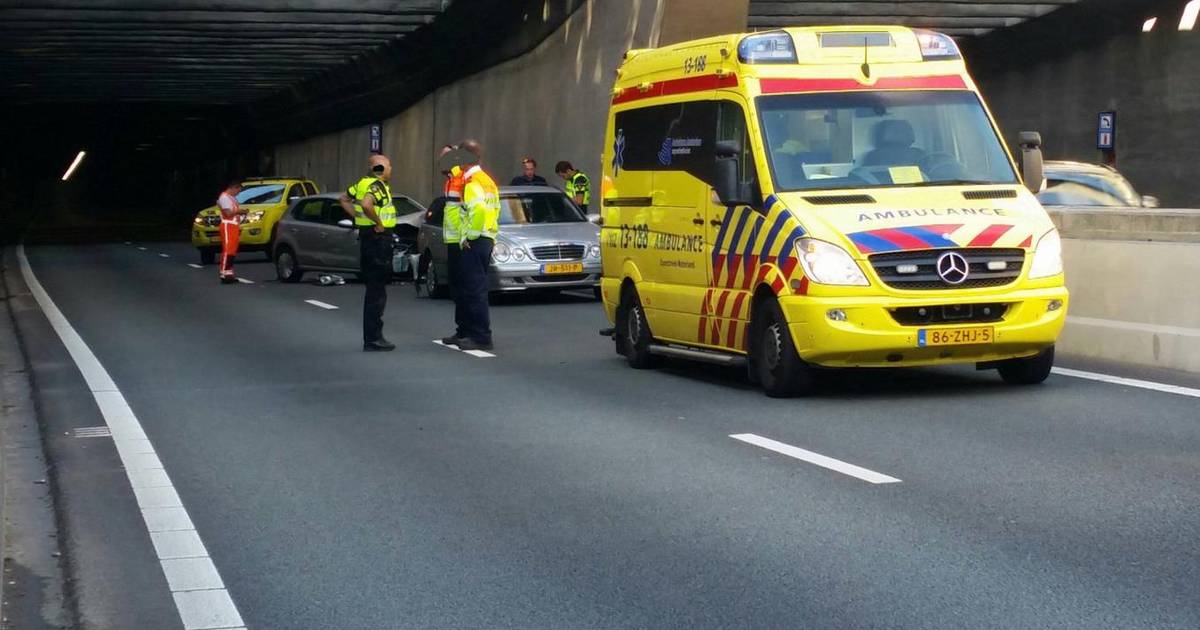 Coentunnel even dicht na ongeval Amsterdam AD.nl