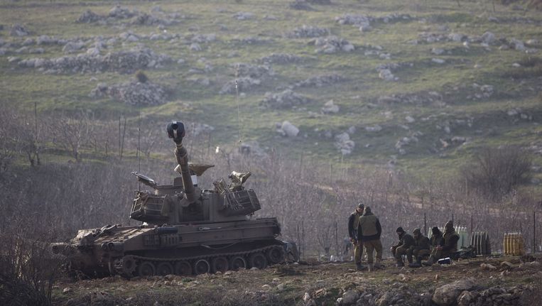 Israëlische soldaten bij de grens met Syrië. Beeld ap