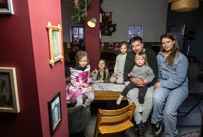 Britt en Bram betalen 500 euro per maand aan gas en elektra: ‘Douchewekker om kosten in toom te houd