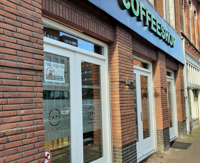 Burgemeester Weterings sloot coffeeshop Caza na de vondst van een handgranaat en een beschieting van de deur.