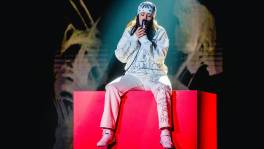 Kippenvel! Leen als Billie Eilish met 'No Time To Die'