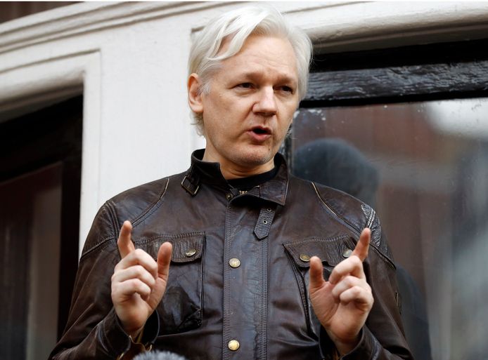 Zo zag Assange er twee jaar geleden nog uit...