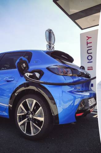 Geraak je met een kleine elektrische stadswagen heen en terug naar Zuid-Frankrijk? “23 keer gestopt en 1 uur lang aangeschoven bij de laadpaal”