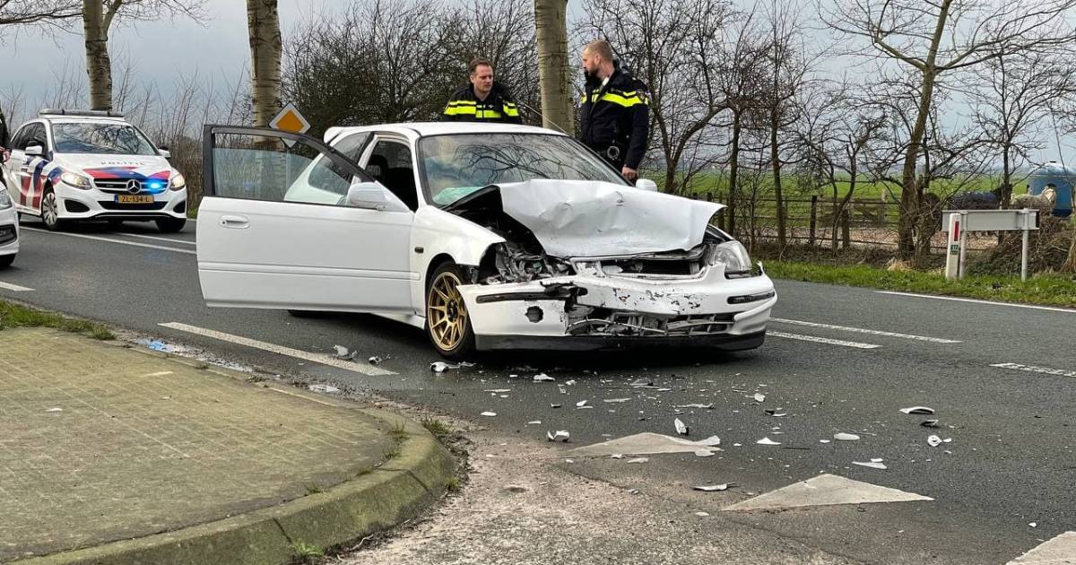 Automobilisten komen met de schrik vrij na harde botsing in Elburg.