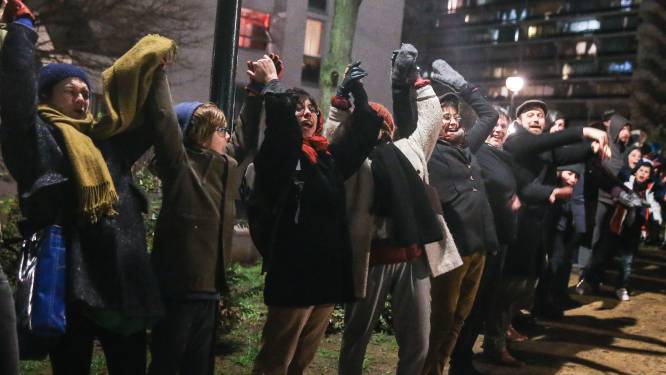 2.000 betogers maken menselijke ketting tegen beleid Francken