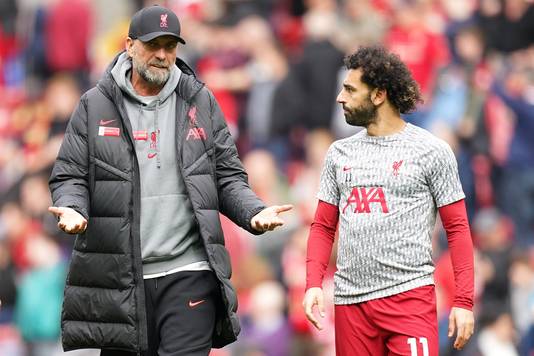 Klopp en Salah, die bij Liverpool blijft ondanks concrete interesse uit Saoedi-Arabië.