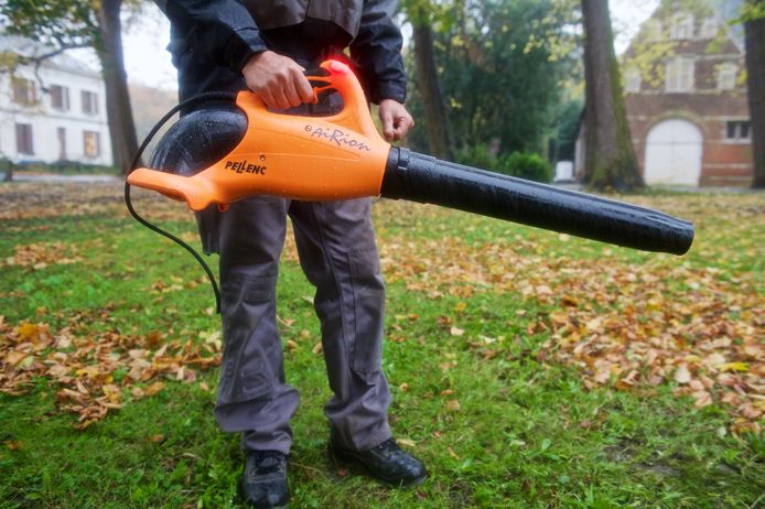 Weldra bladblazers in Mortsel? Stad wil gereedschap elektrisch tegen ten 2030 | | hln.be