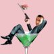 10 originele, explosieve cocktails: ‘The handgrenadine: roer goed, en gooi ’s nachts tegen een willekeurige huisgevel in Deurne’