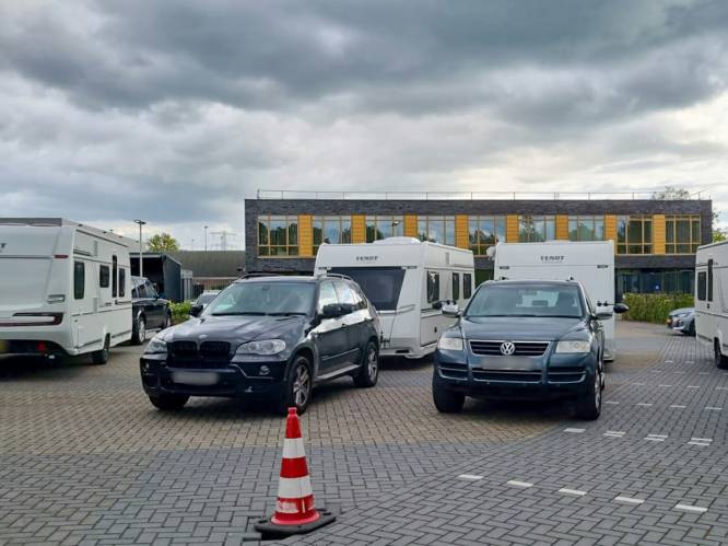 Politie haalt vier SUV’s met gestolen caravans van de  A1: criminelen uit Engeland gearresteerd
