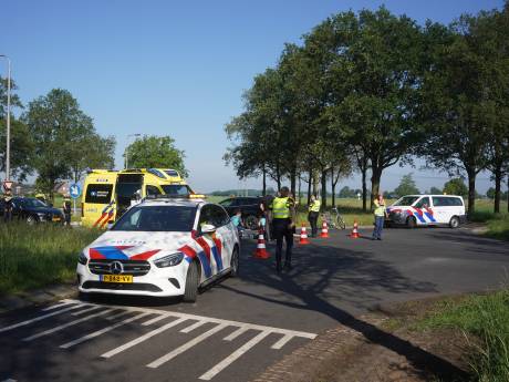 Aanrijding tussen Heino en Zwolle: fietser naar het ziekenhuis