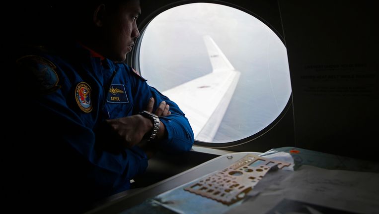 De luchtmacht van Maleisië tijdens de zoektocht naar het vermiste vliegtuig van Malaysia Airlines. Beeld REUTERS