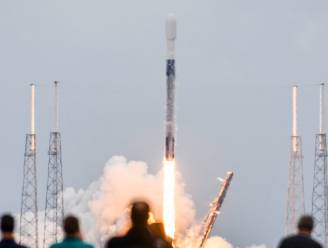 SpaceX lanceert waaier van veertig satellieten