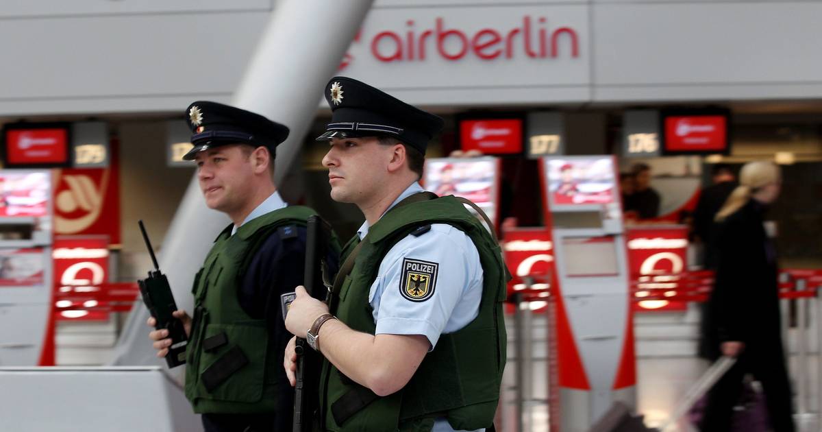 Drei wegen Drogenhandels gesuchte Niederländer kollidierten mit der Lampe eines deutschen Flughafens |  Im Ausland