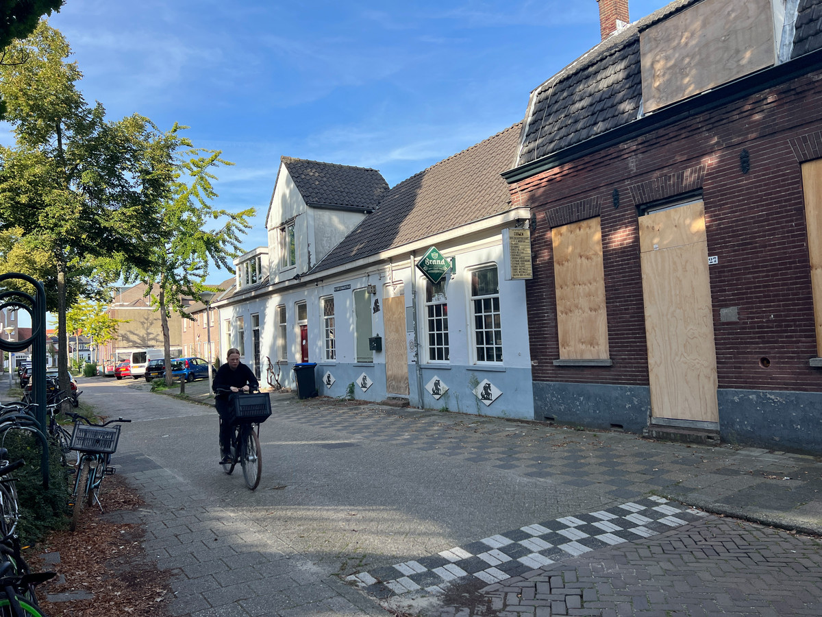 Voormalig café De Oude SintJoris van Jan Denis in Eindhoven maakt
