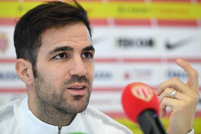 L'ex-champion du monde Cesc Fàbregas met fin à sa carrière et devient coach