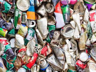 Recycling Netwerk pleit ervoor consumenten lege blikjes en flesjes terug naar producenten te laten sturen