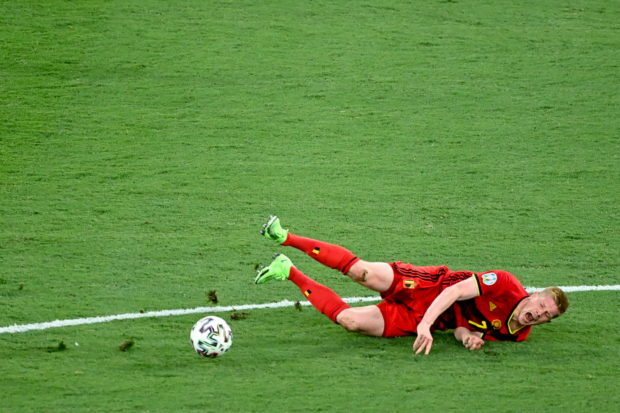 Kevin De Bruyne raakt geblesseerd tegen Portugal. ‘ Portugal voelde dat ze brutaal konden spelen.’