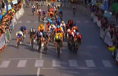 Arnaud De Lie valt bijna, maar rijdt na ferme remonte nog naar podium in Clasica Almeria: “Kans zeer reëel dat hij Omloop rijdt”
