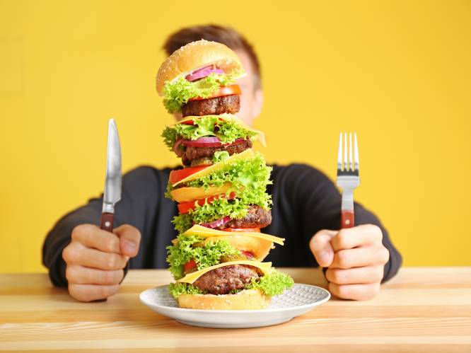 “Als we fastfood eten, verliezen onze hersenen voor een deel hun remmingen”: wat is de impact op onze gezondheid? En hoe kick je ervan af?